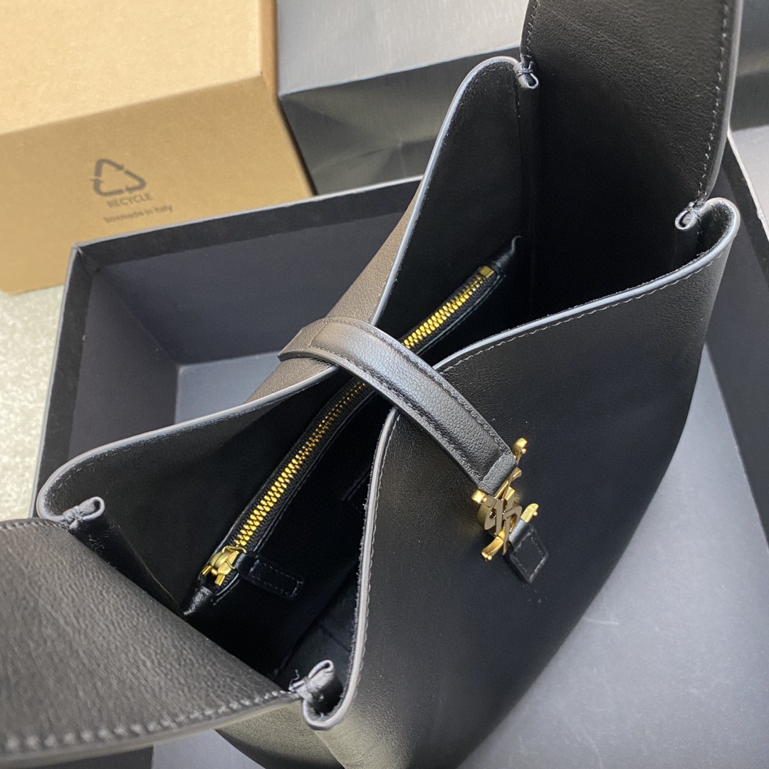 超A貨YSL聖羅蘭包包 LE 5 À 7 小型粒面皮革柔軟手袋 黑色/古金