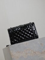 高仿YSL聖羅蘭包包 Envelope粒面絎縫皮革小型信封袋 黑色黑扣漆皮