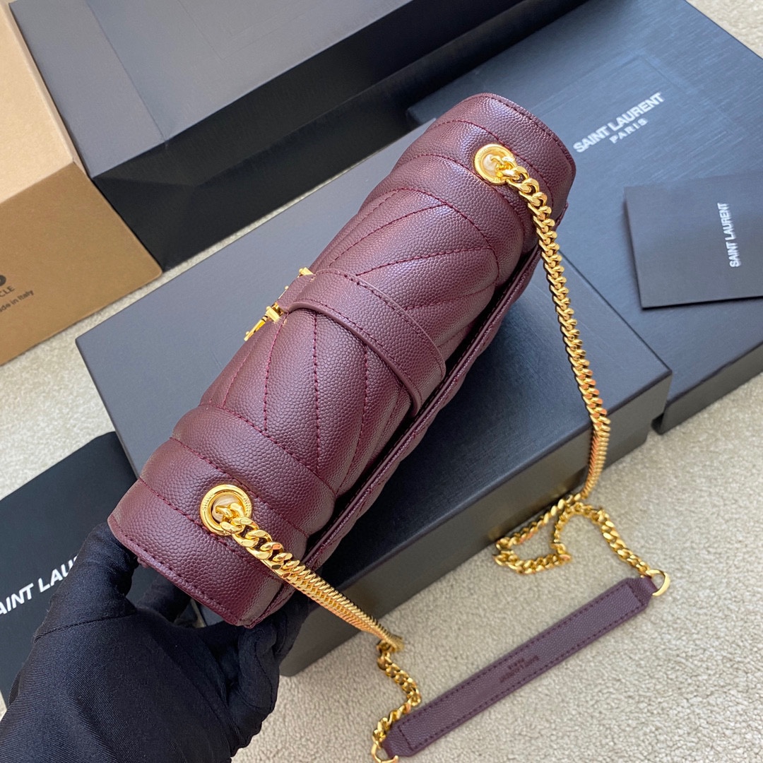 高仿YSL聖羅蘭包包 Envelope粒面絎縫皮革小型信封袋 棗紅色球紋/金扣