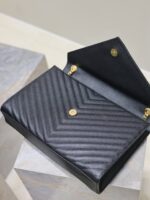 原單YSL聖羅蘭包包 Envelope粒面絎縫皮革大型信封袋 黑色金扣V紋