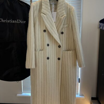 香港奢侈品顶级高仿DIOR衣服时尚马海毛羊毛大衣很帅气的卡其色