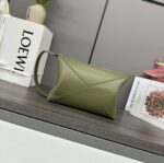loewe羅意威高仿包包 亮面牛皮革 Puzzle Fold pouch手袋 緑色