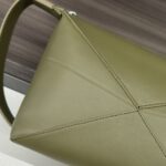 loewe羅意威高仿包包 亮面牛皮革 Puzzle Fold pouch手袋 緑色