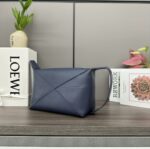 loewe羅意威高仿包包 亮面牛皮革 Puzzle Fold pouch手袋 深藍