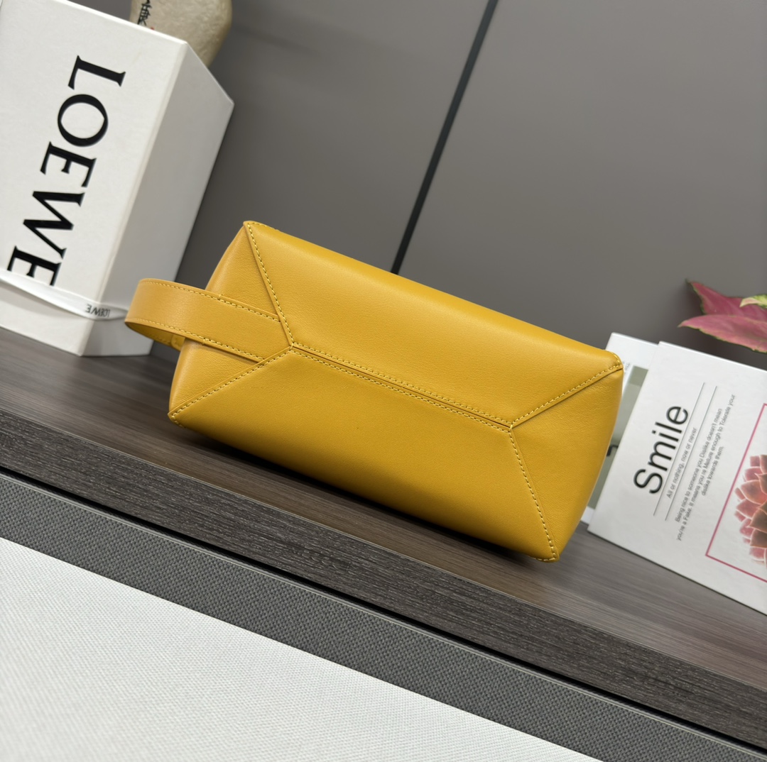 loewe羅意威高仿包包 亮面牛皮革 Puzzle Fold pouch手袋 黃色