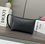 loewe羅意威高仿包包 亮面牛皮革 Puzzle Fold pouch手袋 黑色