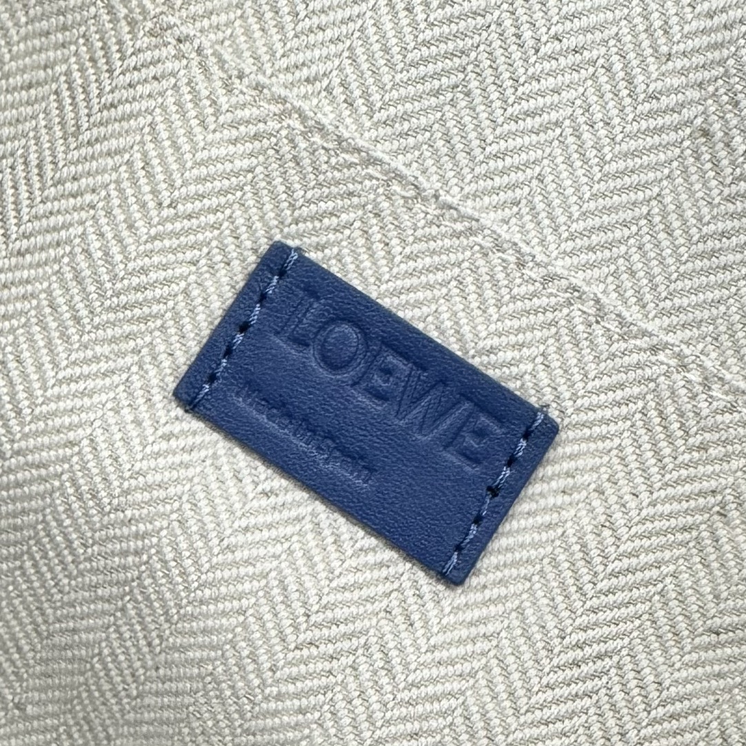 loewe羅意威高仿包包 亮面牛皮革 Puzzle Fold pouch手袋 藍色
