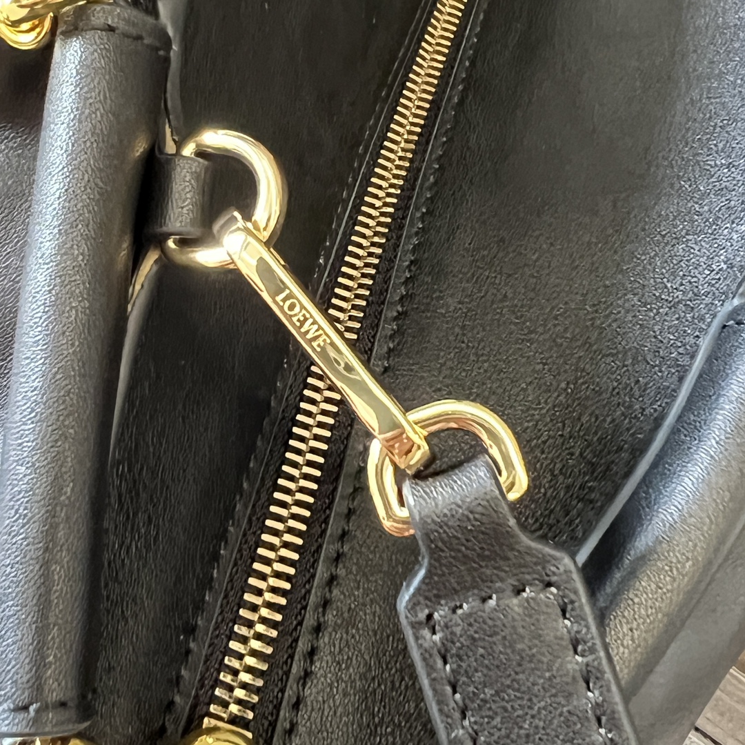 超A貨loewe羅意威包包 新款小號牛皮革帶鏈條 Paseo手袋 黑色