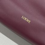 高仿loewe羅意威包包 中號柔軟納帕羊皮革 Flamenco Purse 手拿包 緋紅
