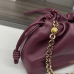 高仿loewe羅意威包包 中號柔軟納帕羊皮革 Flamenco Purse 手拿包 緋紅