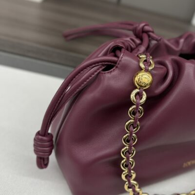 高仿loewe羅意威包包 中號柔軟納帕羊皮革 Flamenco Purse 手拿包 緋紅
