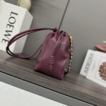 高仿loewe羅意威包包 中號柔軟納帕羊皮革 Flamenco Purse 手拿包 緋紅