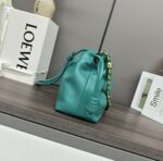 高仿loewe羅意威包包 中號柔軟納帕羊皮革 Flamenco Purse 手拿包 翡翠綠