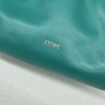 高仿loewe羅意威包包 中號柔軟納帕羊皮革 Flamenco Purse 手拿包 翡翠綠