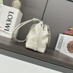 高仿loewe羅意威包包 中號柔軟納帕羊皮革 Flamenco Purse 奶白