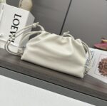 高仿loewe羅意威包包 中號柔軟納帕羊皮革 Flamenco Purse 奶白