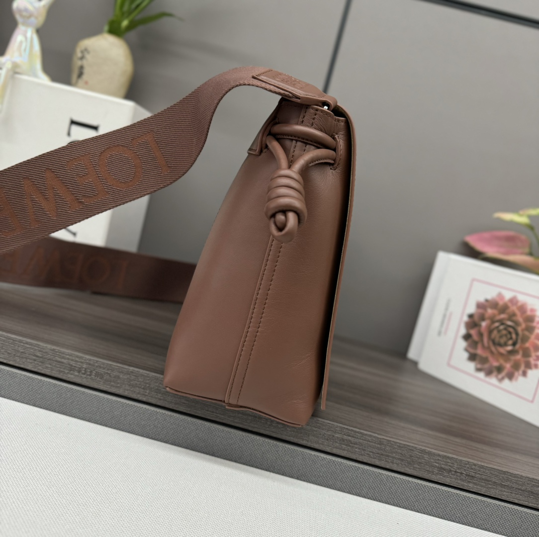 複刻原單loewe羅意威包包 Flamenco satchel 郵差包手袋 棕色