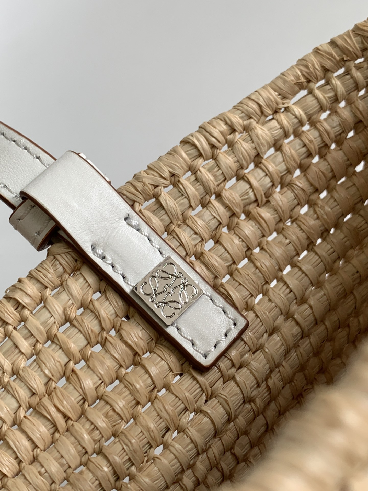 超A貨loewe羅意威包包 拉菲草和牛皮革 Square Basket 手袋 白色