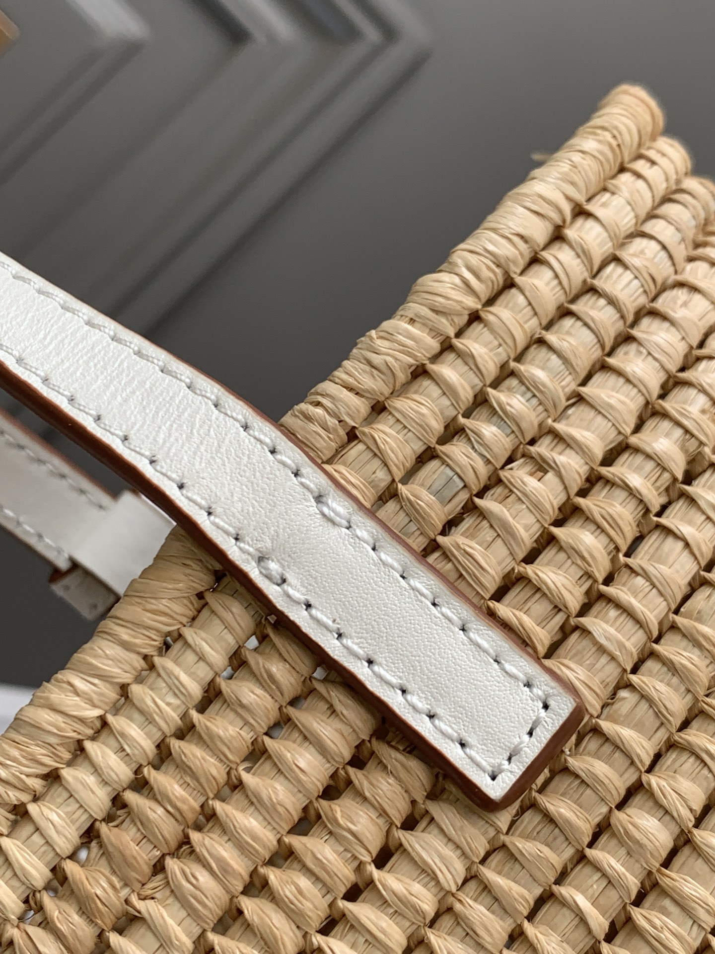 超A貨loewe羅意威包包 拉菲草和牛皮革 Square Basket 手袋 白色