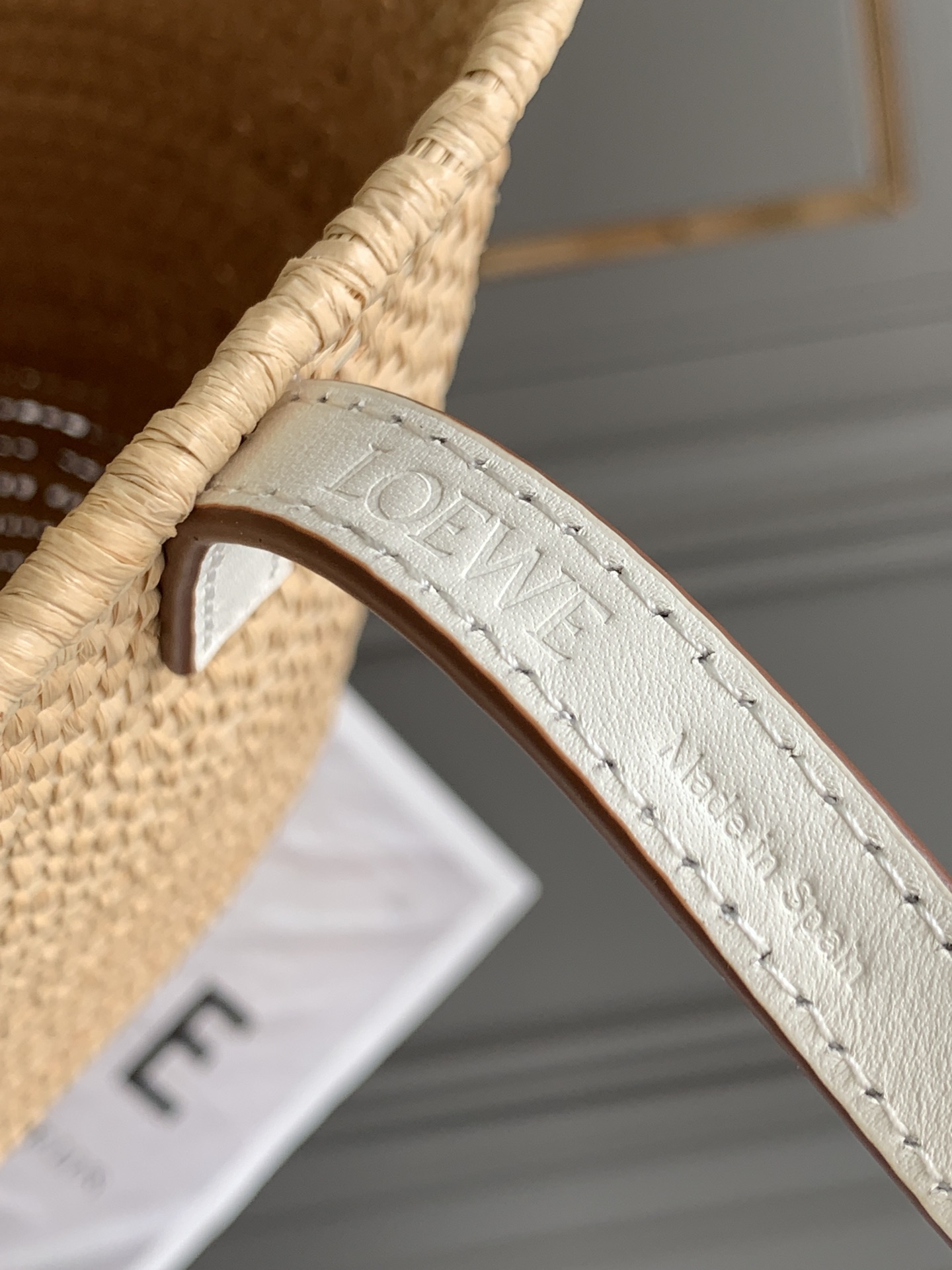 超A貨loewe羅意威包包 拉菲草和牛皮革 Square Basket 手袋 白色