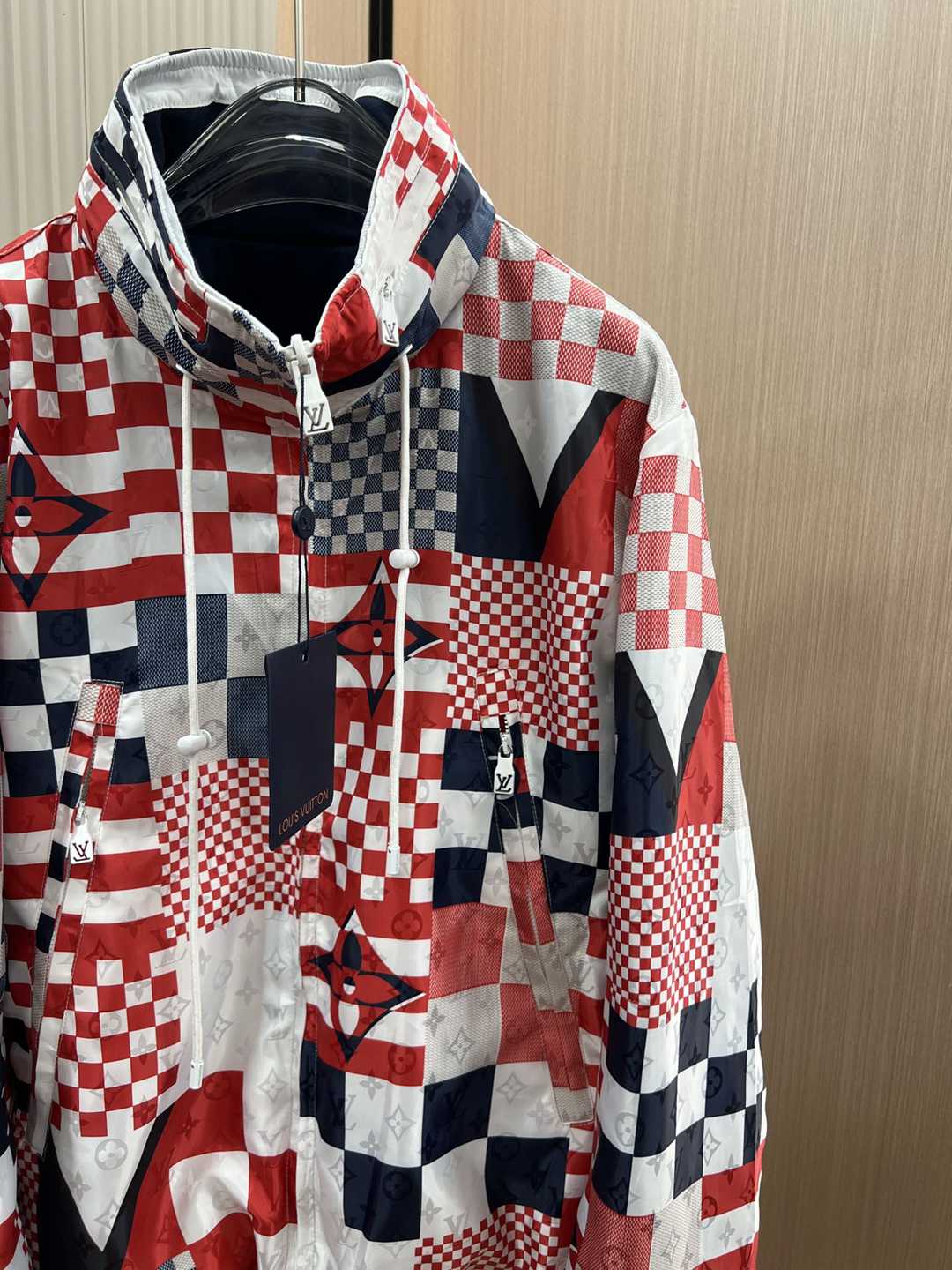 路易威登LV高仿Monogram Multi Flags 圖案男裝印花夾克