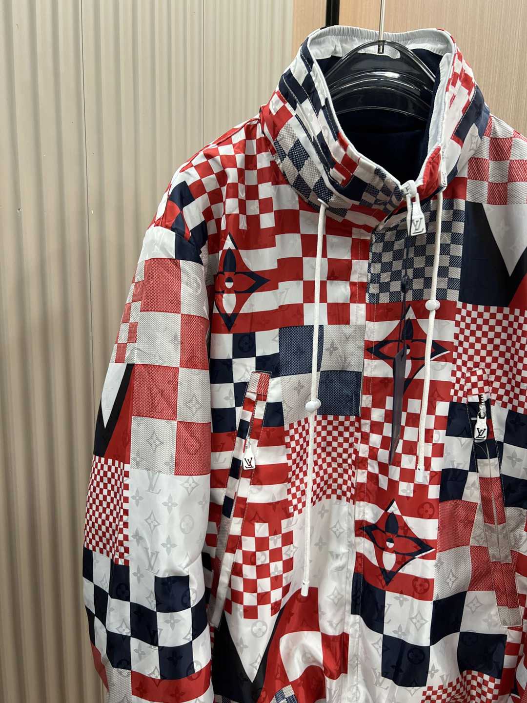 路易威登LV高仿Monogram Multi Flags 圖案男裝印花夾克