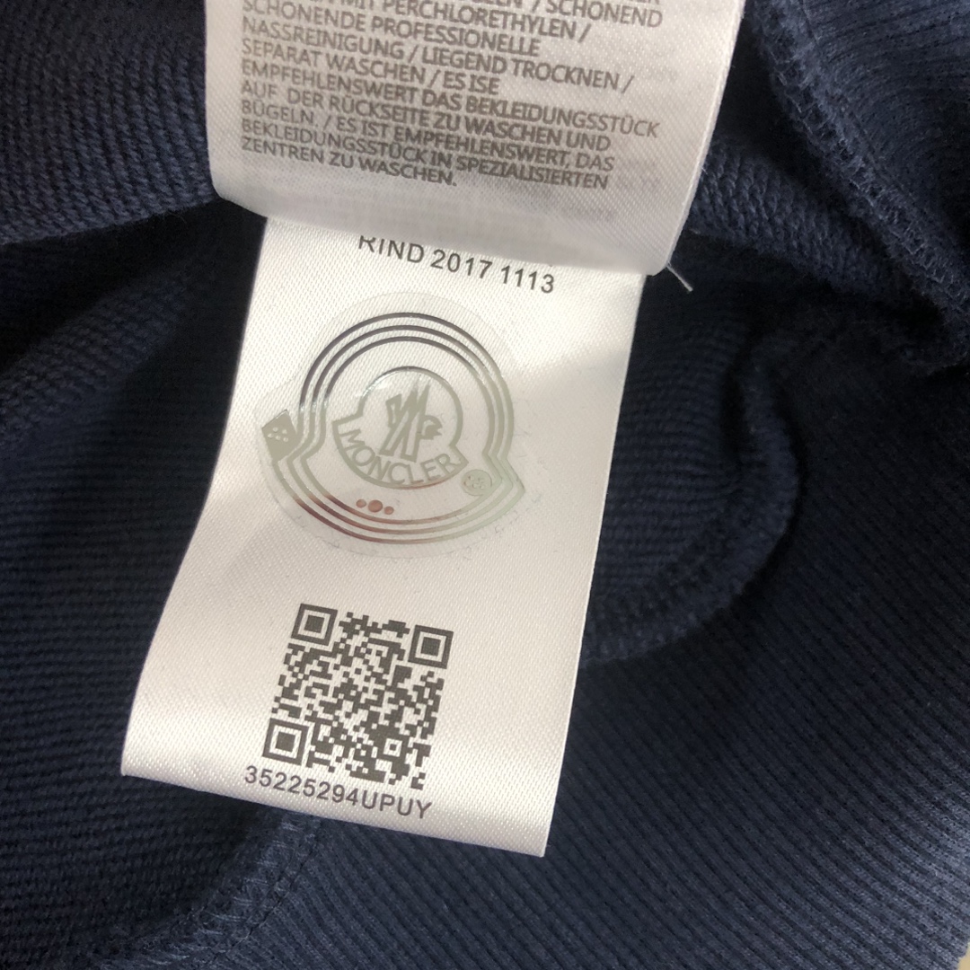 Moncler蒙口一比一設計原單胸前字母圖案設計套頭衛衣一比一復刻