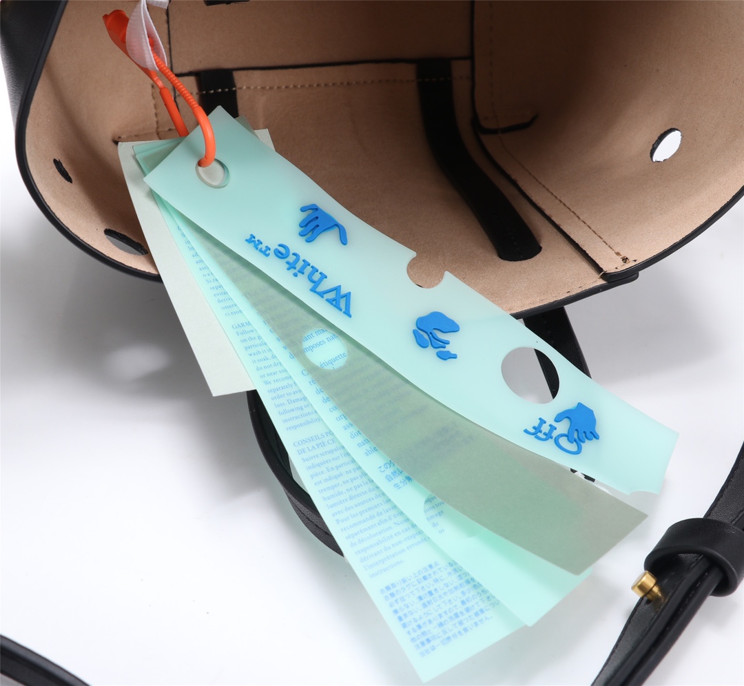 原單復刻offwhite2024新品真皮斜挎包女款零錢包化妝包