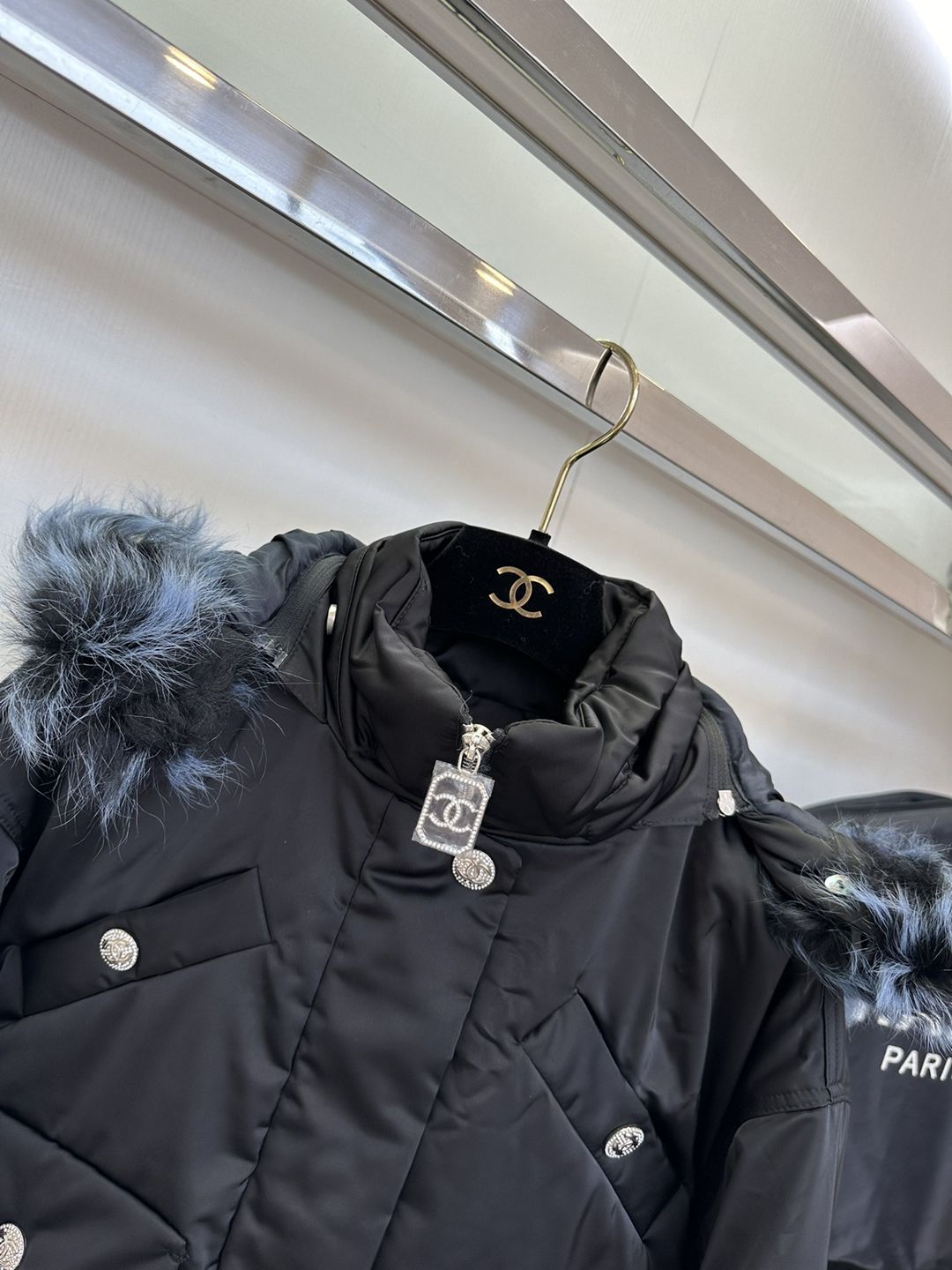 高仿CHANEL精品女裝外套協專櫃同步新品 羽絨服外套黑色
