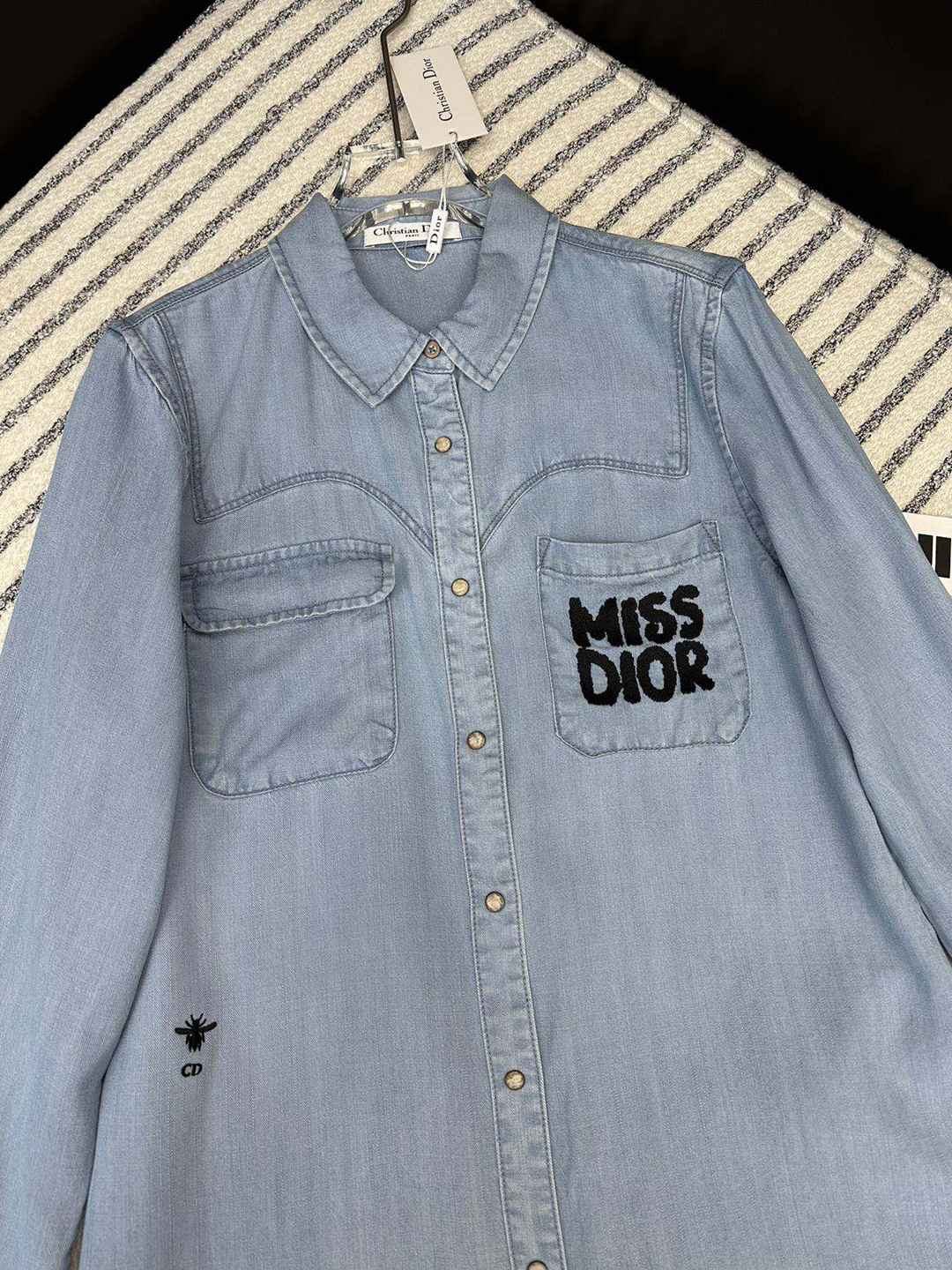 早秋新款天絲牛仔面料logo刺繡牛仔襯衫女款精仿DIOR衣服