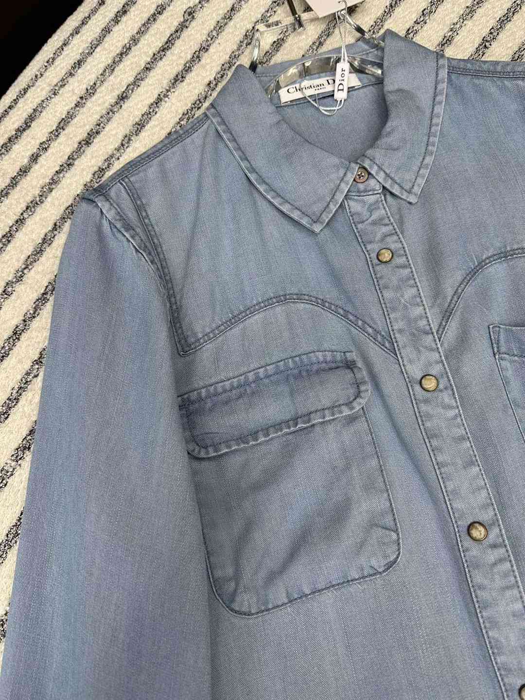 早秋新款天絲牛仔面料logo刺繡牛仔襯衫女款精仿DIOR衣服