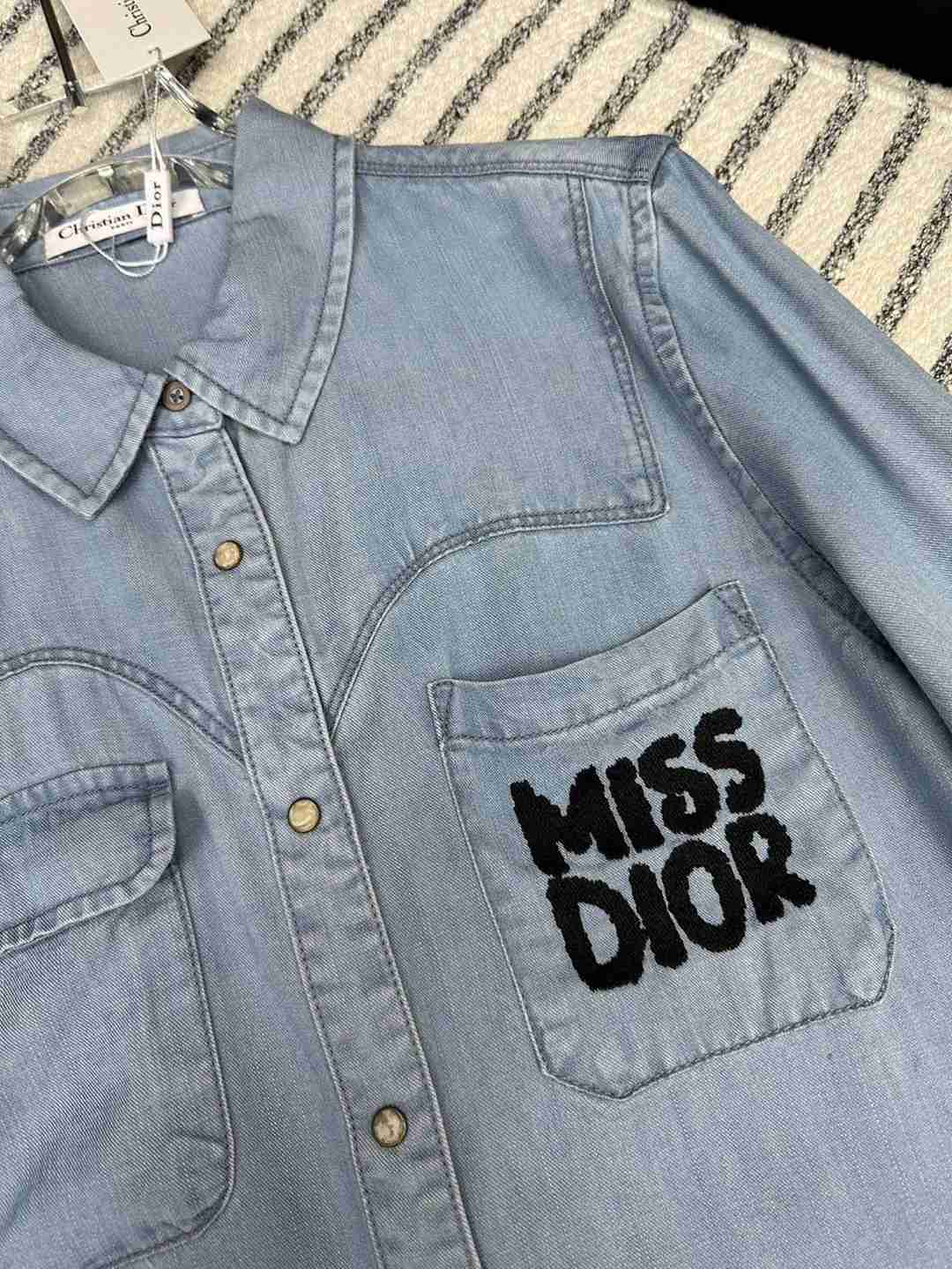 早秋新款天絲牛仔面料logo刺繡牛仔襯衫女款精仿DIOR衣服