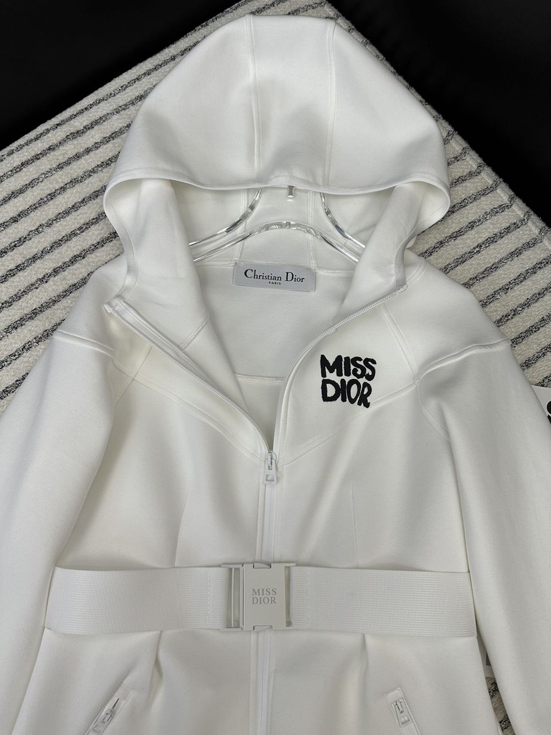 一比一頂級原單DIOR迪奧秋冬新品衣服女款連帽夾克薄外套白色