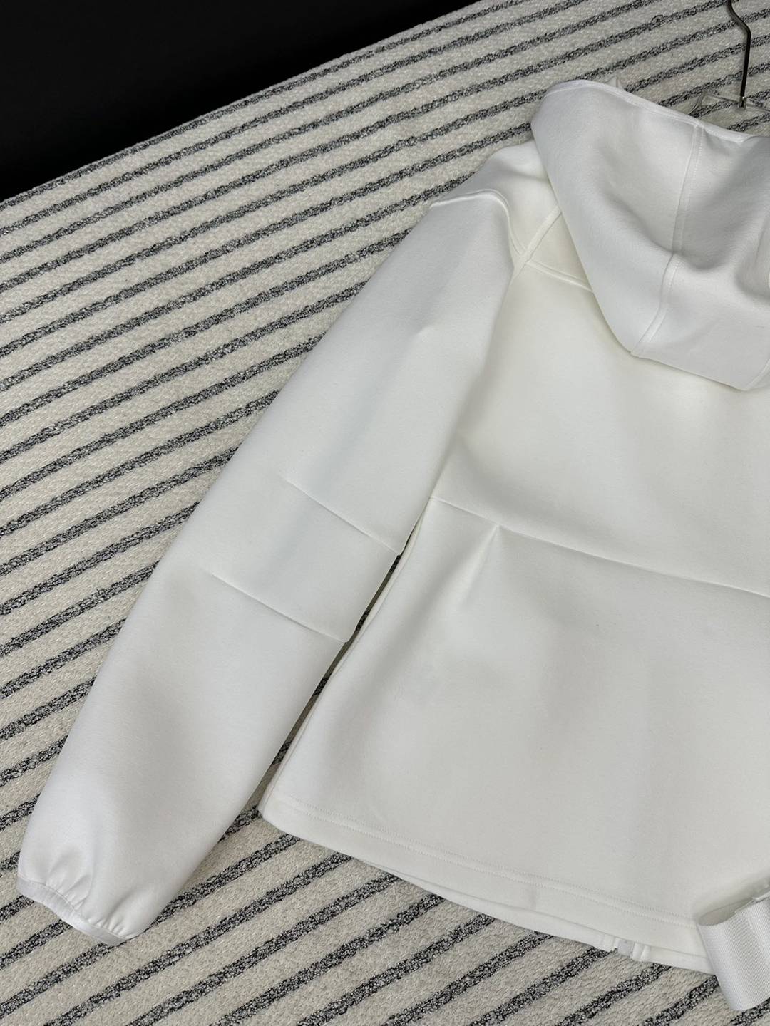 一比一頂級原單DIOR迪奧秋冬新品衣服女款連帽夾克薄外套白色