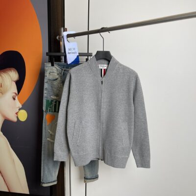 頂級高仿TB Thom Browne2024秋冬新品時尚圓領開衫毛衣