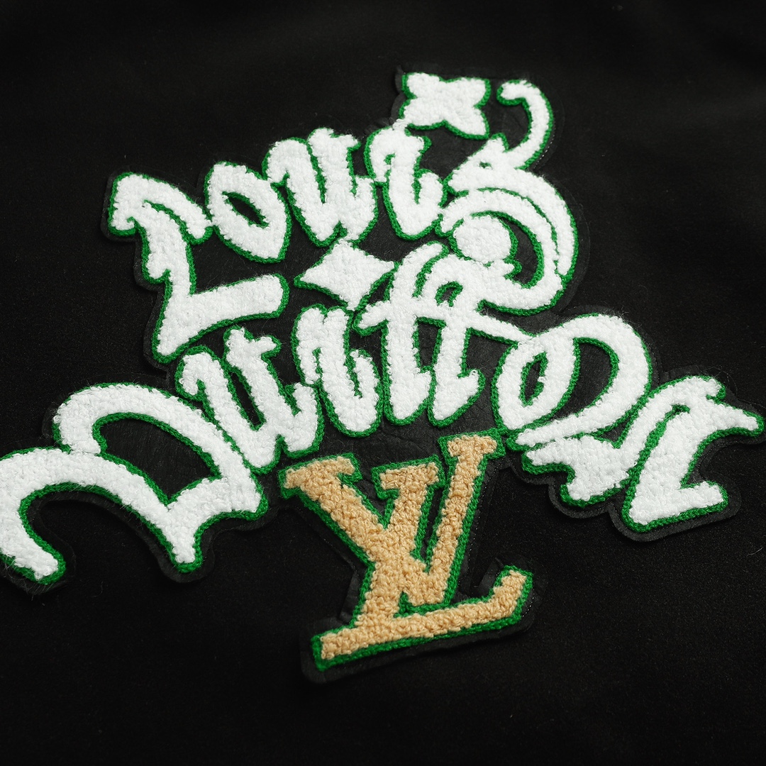 頂級高仿荔枝紋lv真皮時尚刺繡棒球領路易威登外套