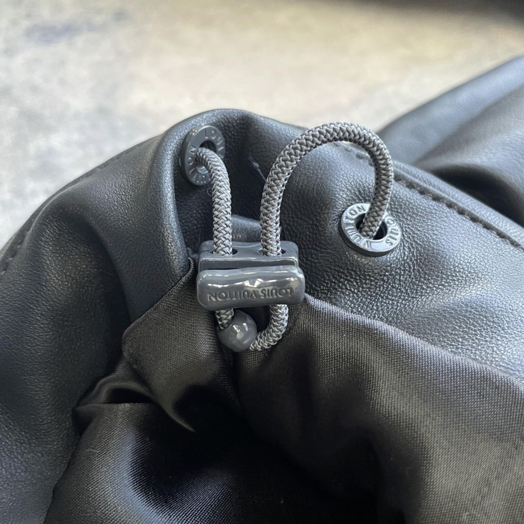 一比一復刻奢侈品精仿lv路易威登連帽羽絨服外套男裝