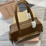 高仿精品MIUMIU繆繆Adventure Nappa羊皮革手提包棕色5BB159