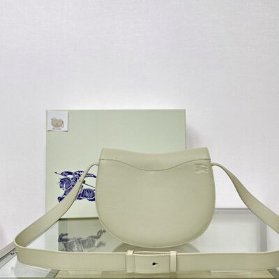 burberry巴寶莉高仿網站新品白色新立挺包粒紋小牛皮挎包