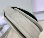 burberry巴寶莉高仿網站新品白色新立挺包粒紋小牛皮挎包