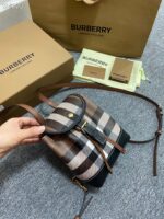 burberry巴寶莉高仿網站新品原樺木棕格迷你雙肩包