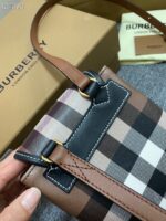 burberry巴寶莉高仿網站新品原樺木棕格迷你雙肩包