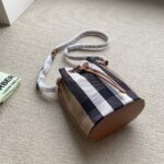 burberry巴寶莉高仿網站新品女士格紋水桶包單肩包