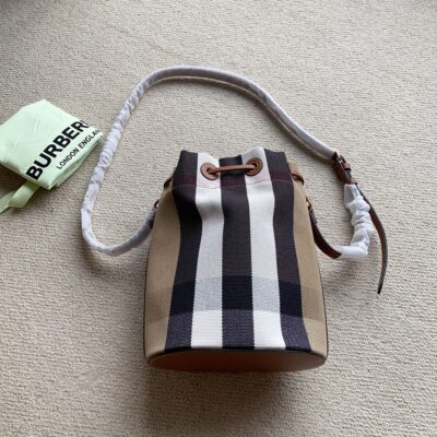 burberry巴寶莉高仿網站新品女士格紋水桶包單肩包