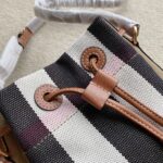 burberry巴寶莉高仿網站新品女士格紋水桶包單肩包