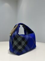 burberry巴寶莉高仿網站新品女士peg格纹针织手提饭盒包腋下包