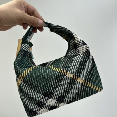burberry巴寶莉高仿包包新品綠色女士peg格纹针织手提饭盒包腋下包