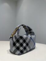 burberry巴寶莉原單新品銀灰色女士peg格纹针织手提饭盒包腋下包