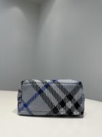 burberry巴寶莉原單新品銀灰色女士peg格纹针织手提饭盒包腋下包