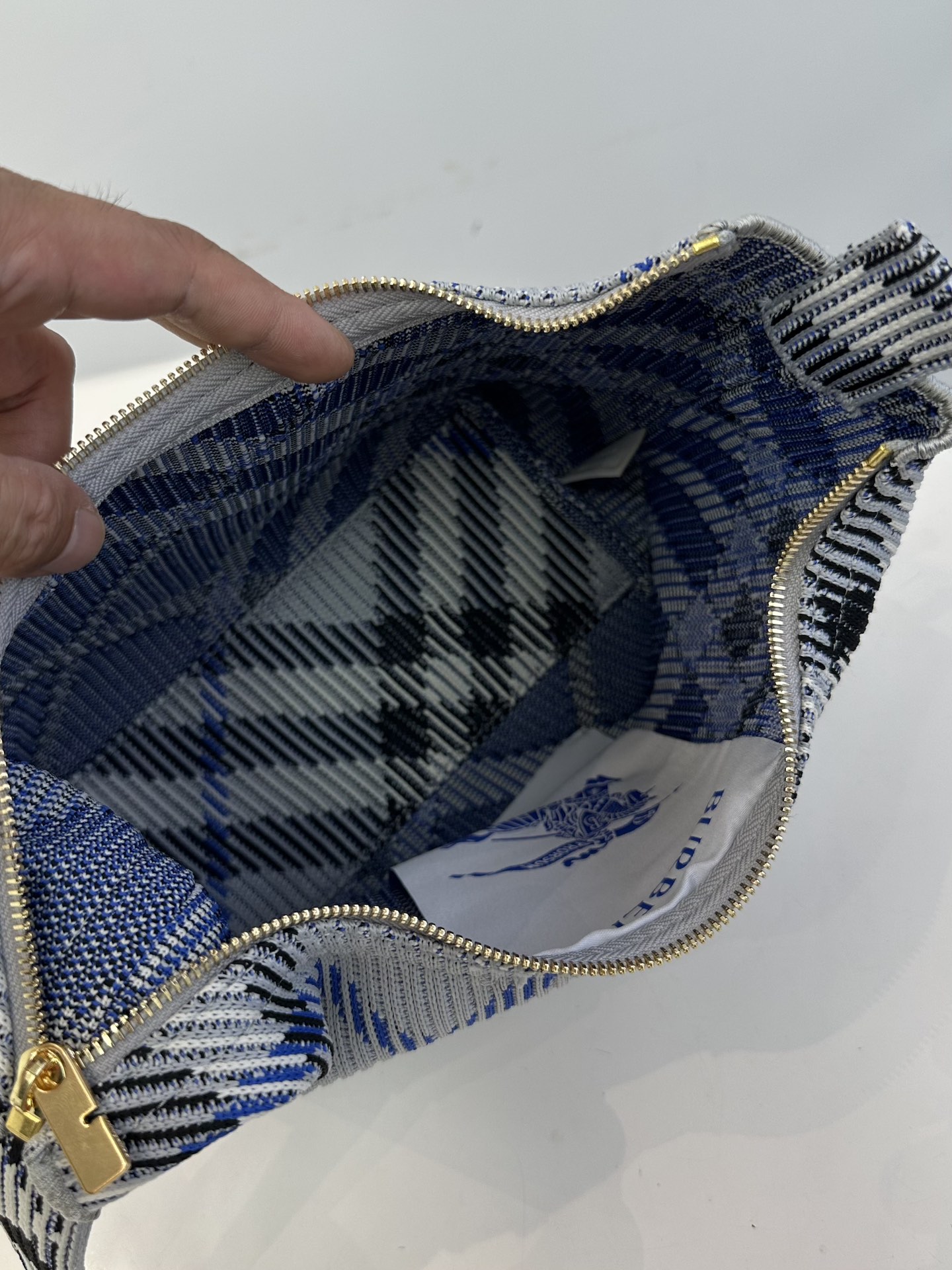 burberry巴寶莉原單新品銀灰色女士peg格纹针织手提饭盒包腋下包 